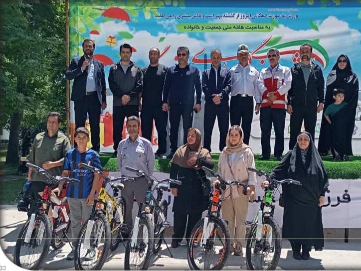 برگزاری همایش پیاده روی خانوادگی در فومن به مناسبت هفته ملی جمعیت و خانواده